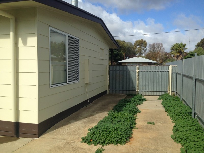 12 Wien Smith Ave, Clare SA 5453