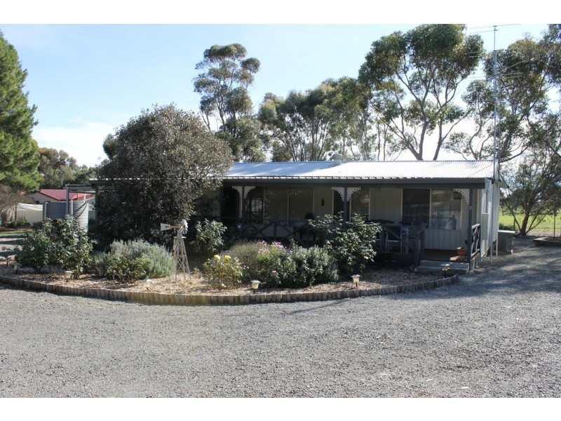 2 Staveley Street, Farrell Flat SA 5416