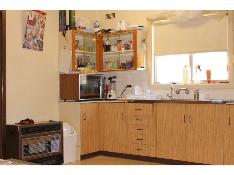 6 Powell Street, Clare SA 5453