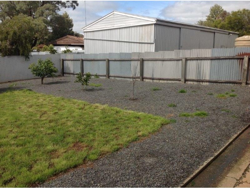 15 Geddes Avenue, Clare SA 5453