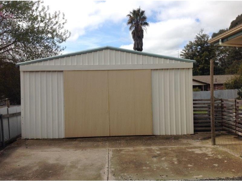 15 Geddes Avenue, Clare SA 5453