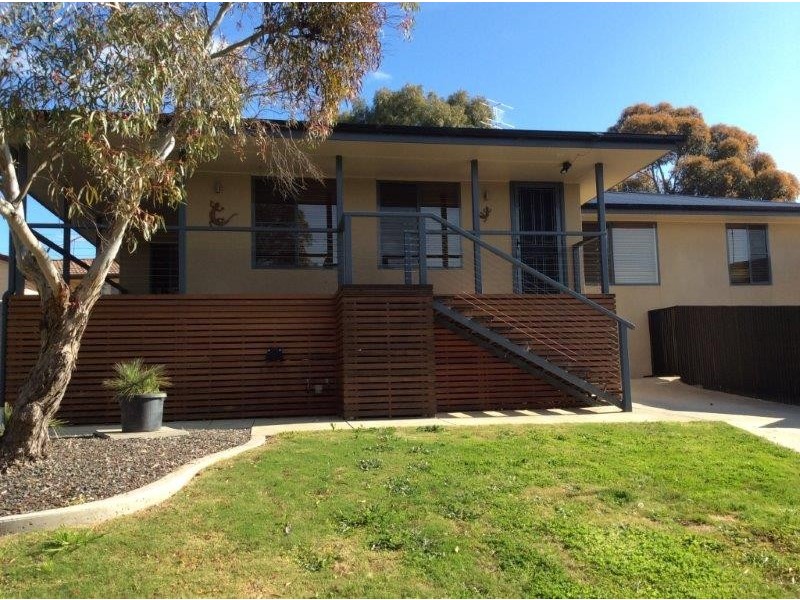 8 Newton Long Drive, Clare SA 5453