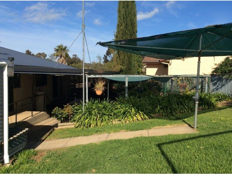 8 Newton Long Drive, Clare SA 5453