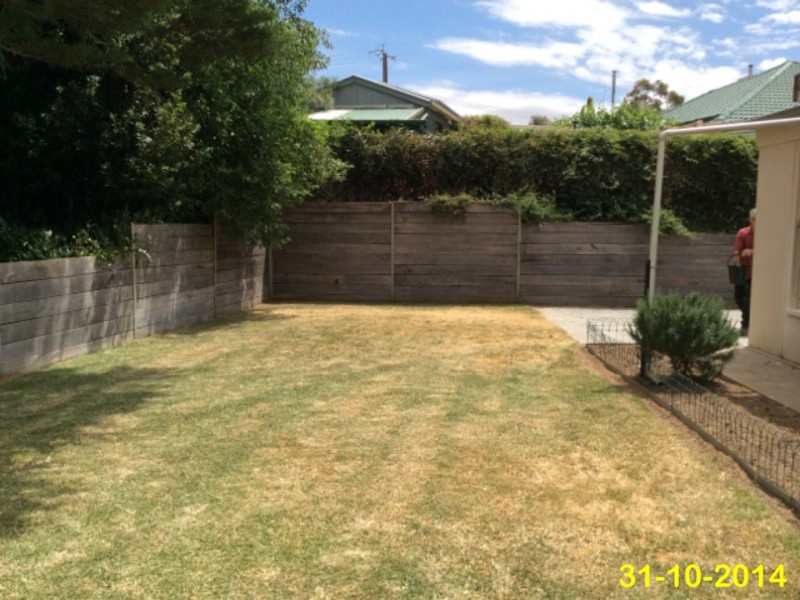 18 Harriett St, Clare SA 5453