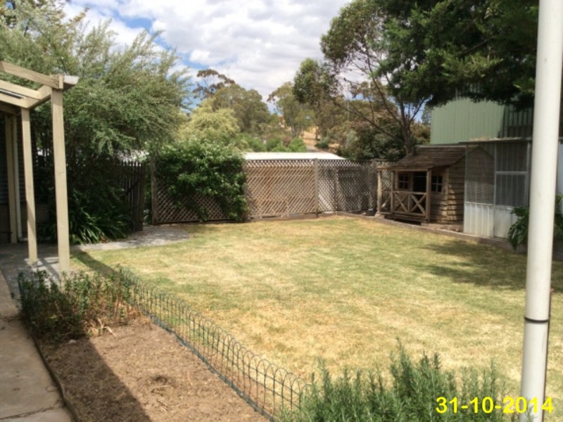 18 Harriett St, Clare SA 5453