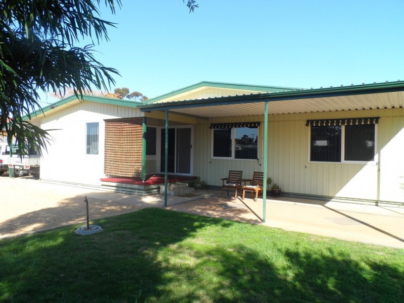 4 Betty St, Loxton SA 5333