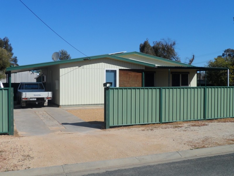 4 Betty St, Loxton SA 5333