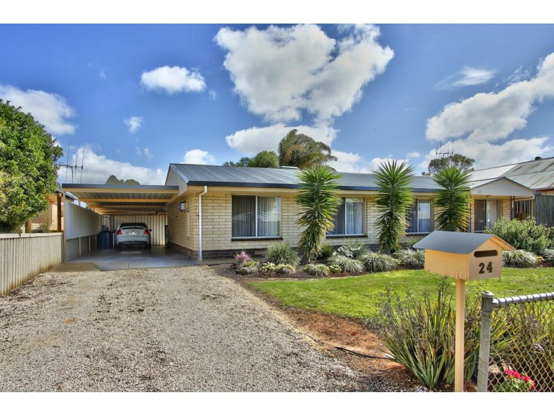 24 First Street, Loxton SA 5333