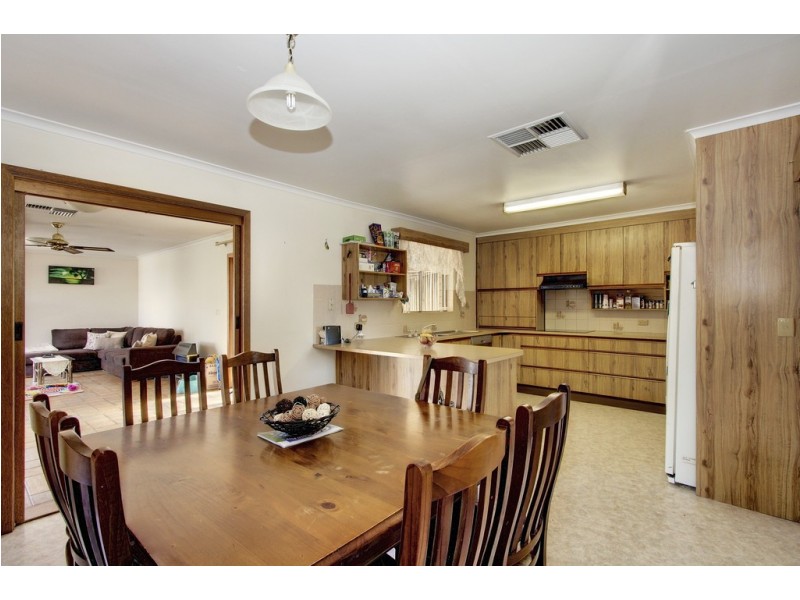 24 First Street, Loxton SA 5333