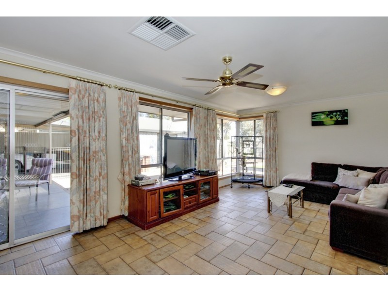 24 First Street, Loxton SA 5333