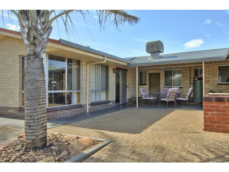 24 First Street, Loxton SA 5333