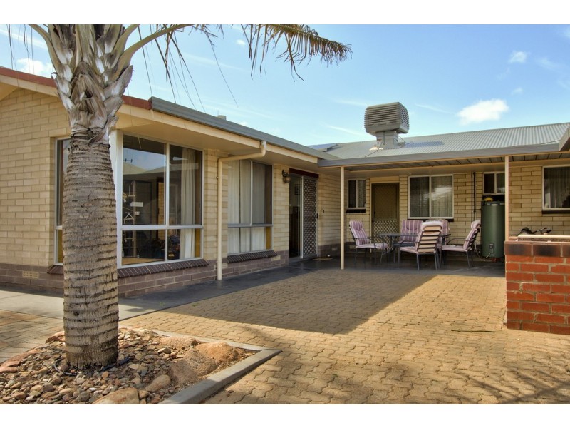 24 First Street, Loxton SA 5333