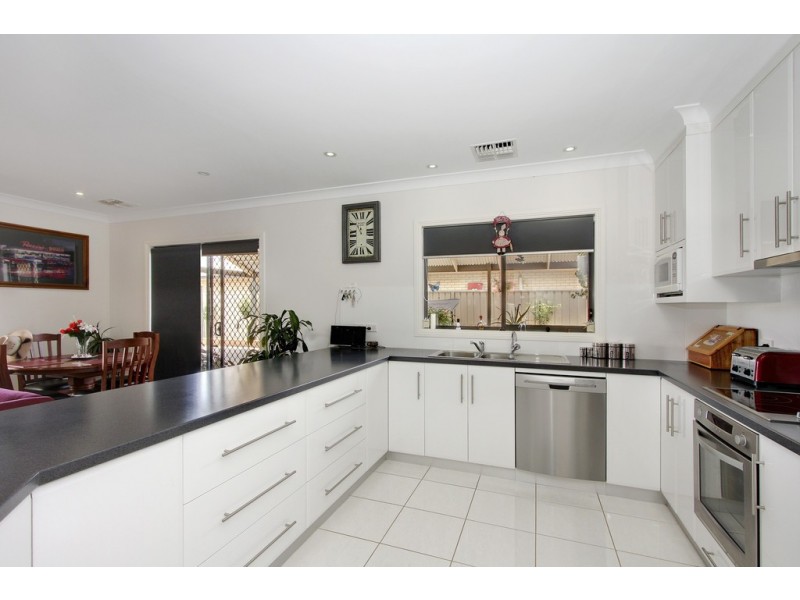 9 Torrens Street, Loxton SA 5333