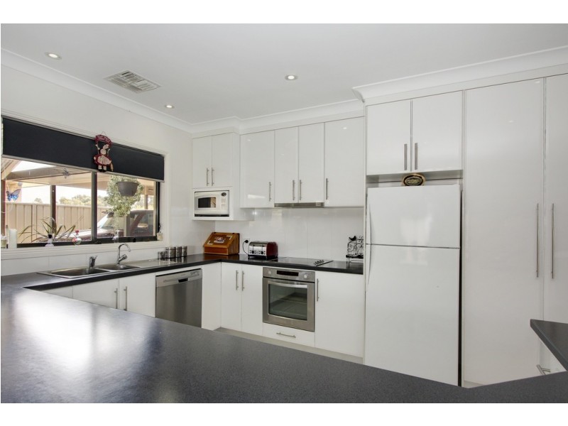 9 Torrens Street, Loxton SA 5333