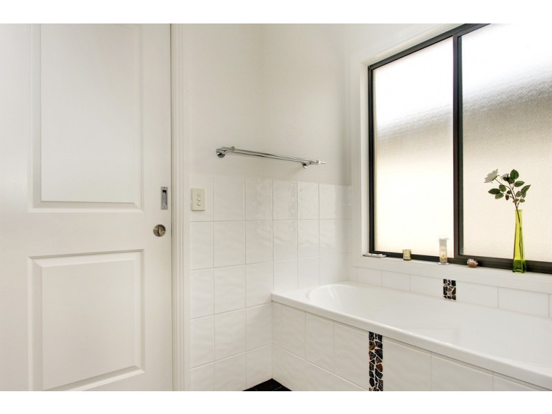 9 Torrens Street, Loxton SA 5333