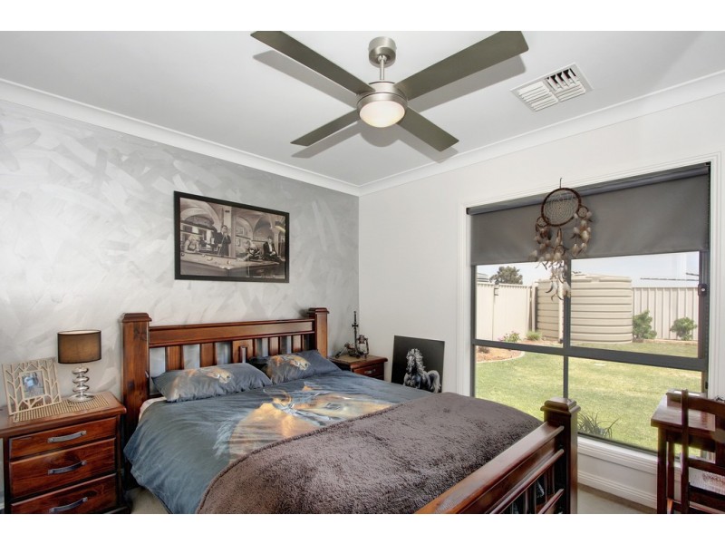 9 Torrens Street, Loxton SA 5333