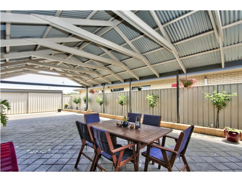 9 Torrens Street, Loxton SA 5333