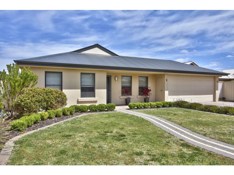 9 Torrens Street, Loxton SA 5333 Floorplan