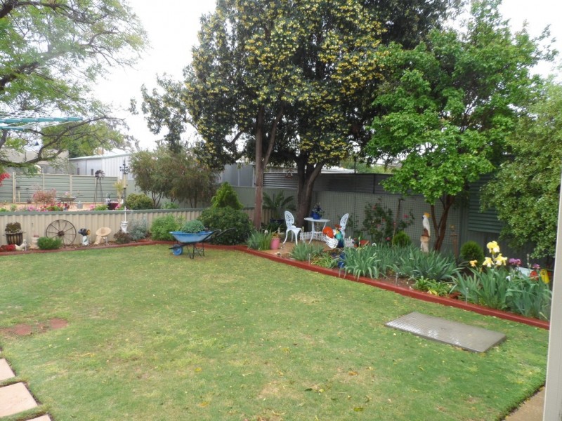 16 Eringa Avenue, Loxton SA 5333