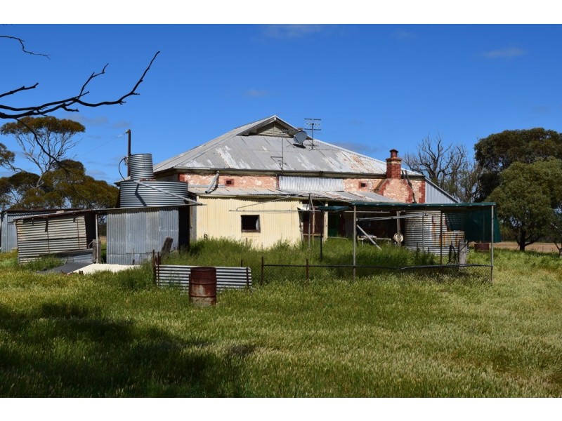 21 McCabe Road, Mindarie SA 5309