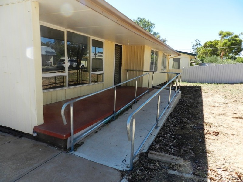 18 Bahnisch Avenue, Berri SA 5343