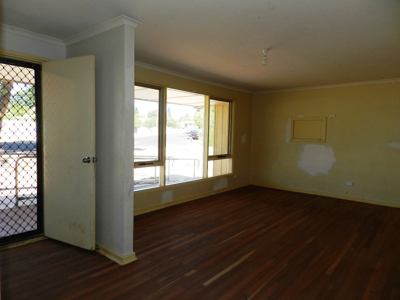 18 Bahnisch Avenue, Berri SA 5343