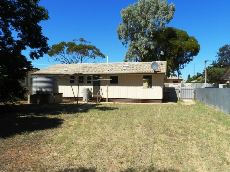 18 Bahnisch Avenue, Berri SA 5343