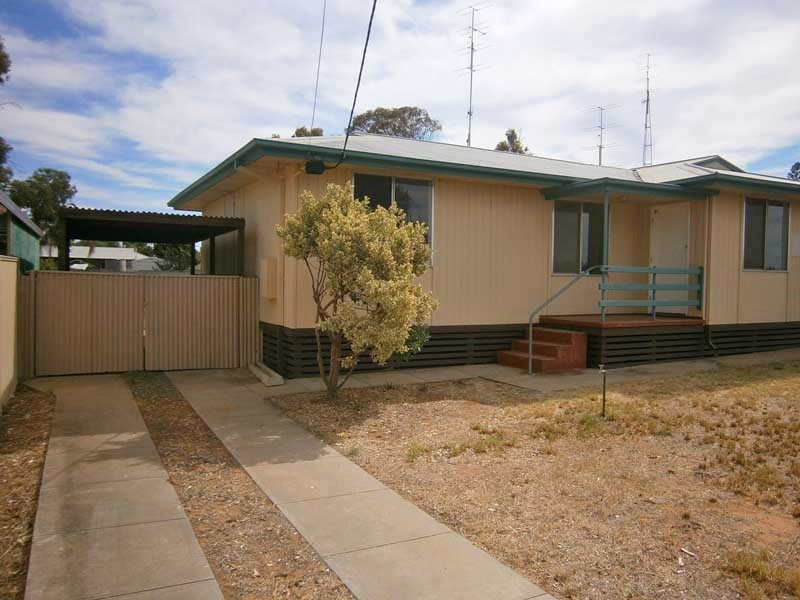 23-25 McCutcheon Street, Waikerie SA 5330