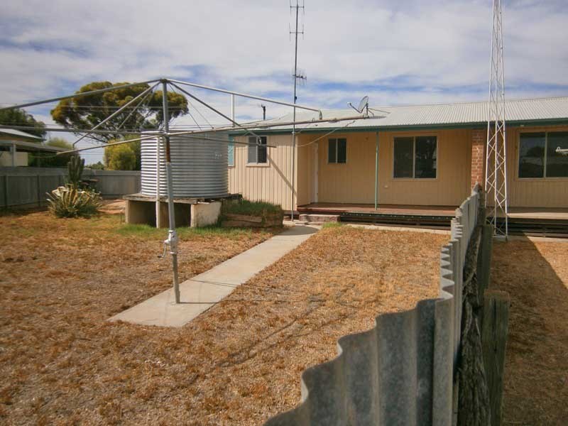 23-25 McCutcheon Street, Waikerie SA 5330