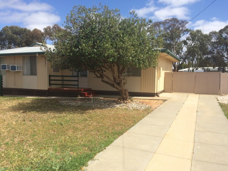 25 MCCUTCHEON STREET, Waikerie SA 5330