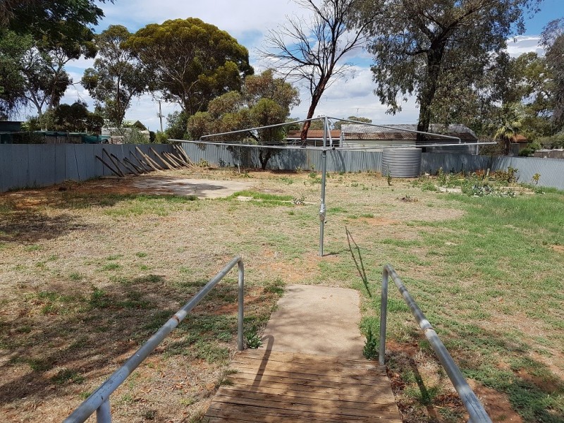 27 Colin Street, Loxton SA 5333