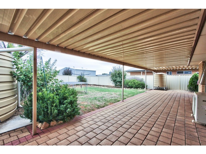 5 Torrens Street, Loxton SA 5333