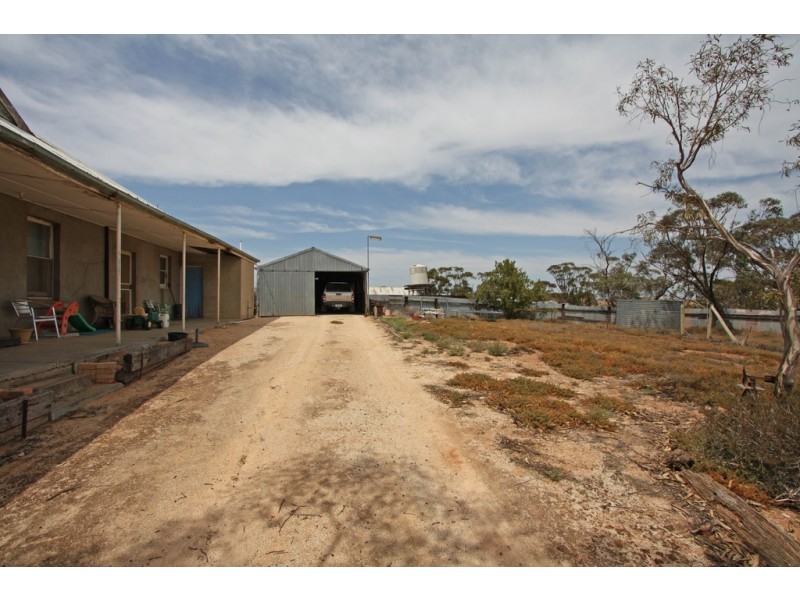 743 Charleson Road, Wanbi SA 5310