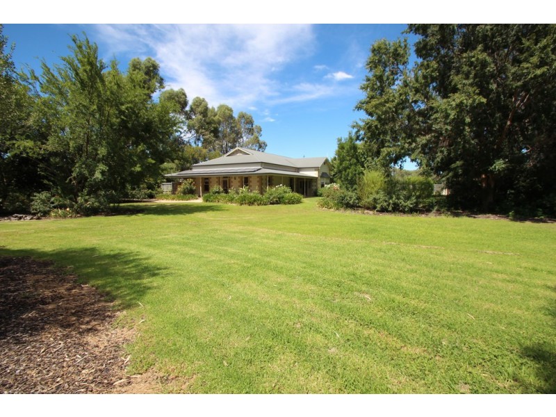 17 Twenty First Street, Renmark SA 5341