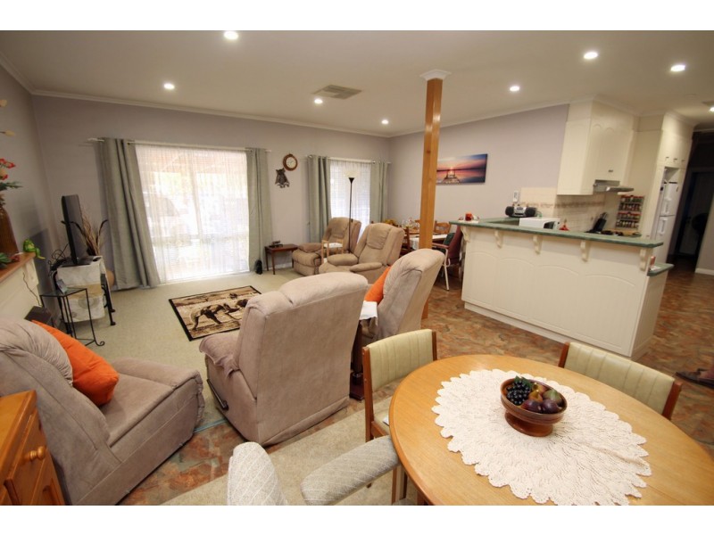 25 Sixteenth Street, Renmark SA 5341