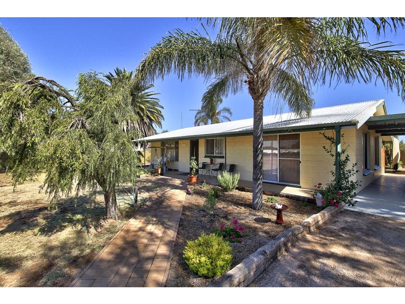 6 and 12 Cnr. Sturt H/Way and Thelma Rd, Barmera SA 5345