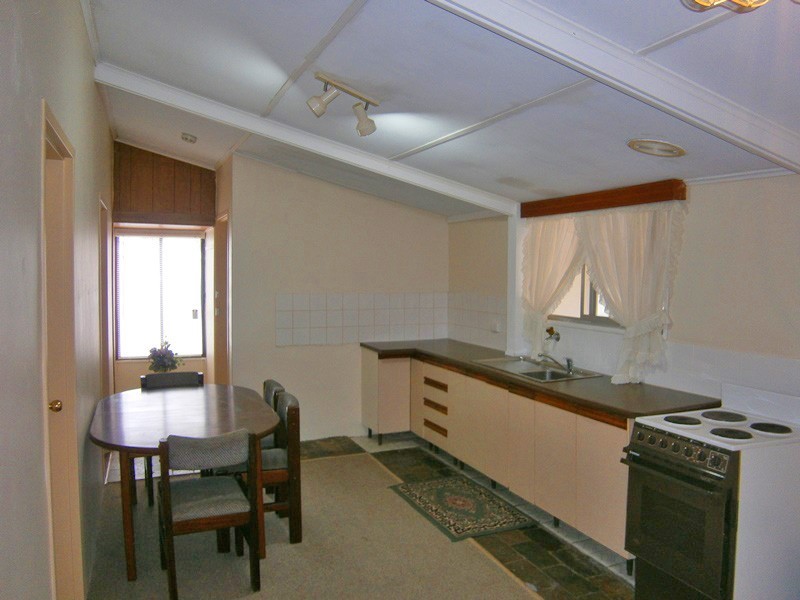 25 Acland Street, Blanchetown SA 5357