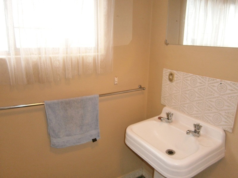 25 Acland Street, Blanchetown SA 5357