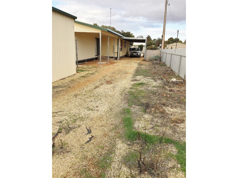 2 Oak Street, Loxton SA 5333