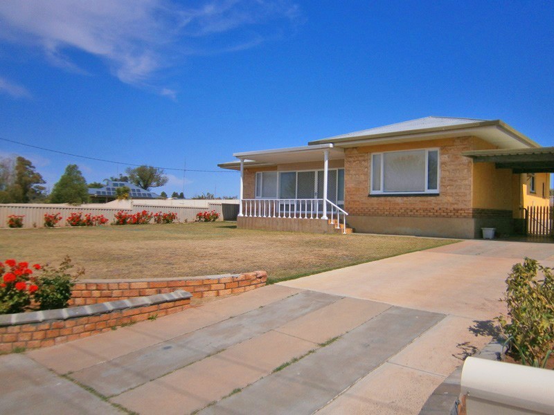 60 Lawrie Terrace, Waikerie SA 5330