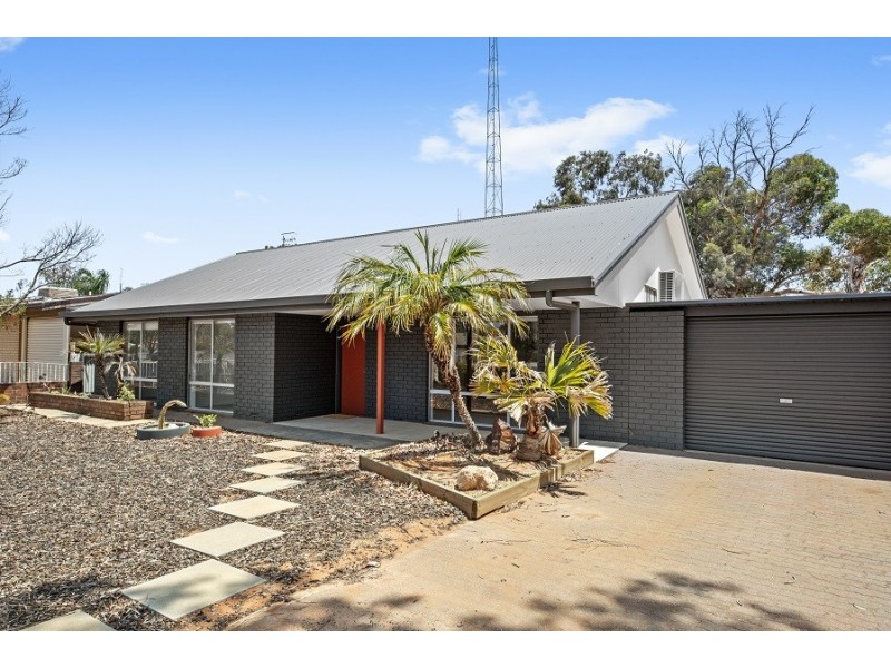 2 Burns Street, Waikerie SA 5330