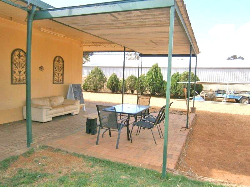 18 North West Terrace, Morgan SA 5320
