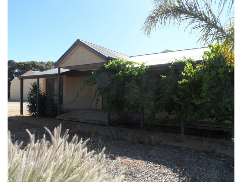 43 Robertson Avenue, Loxton SA 5333