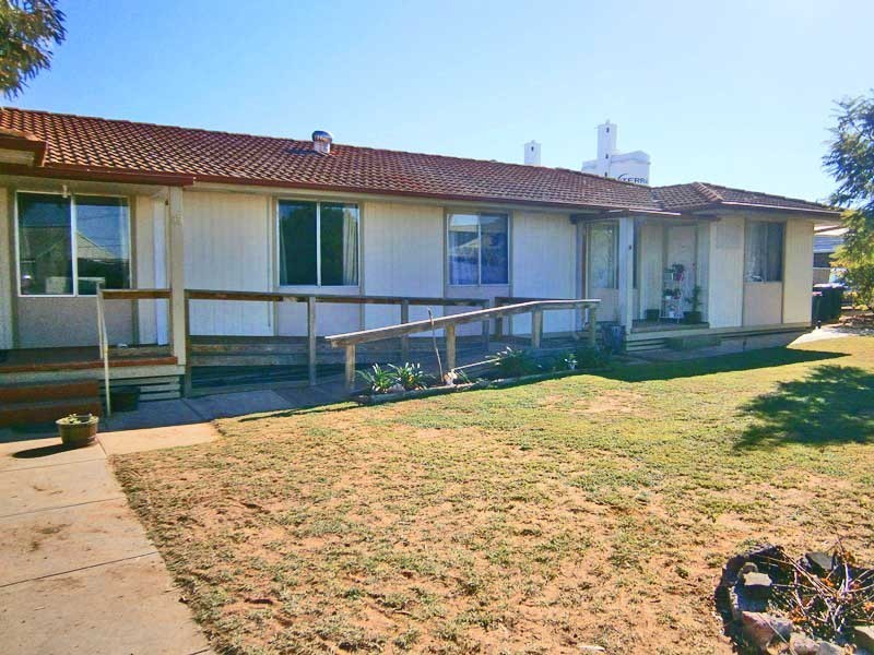 35-37 McCutcheon Street, Waikerie SA 5330