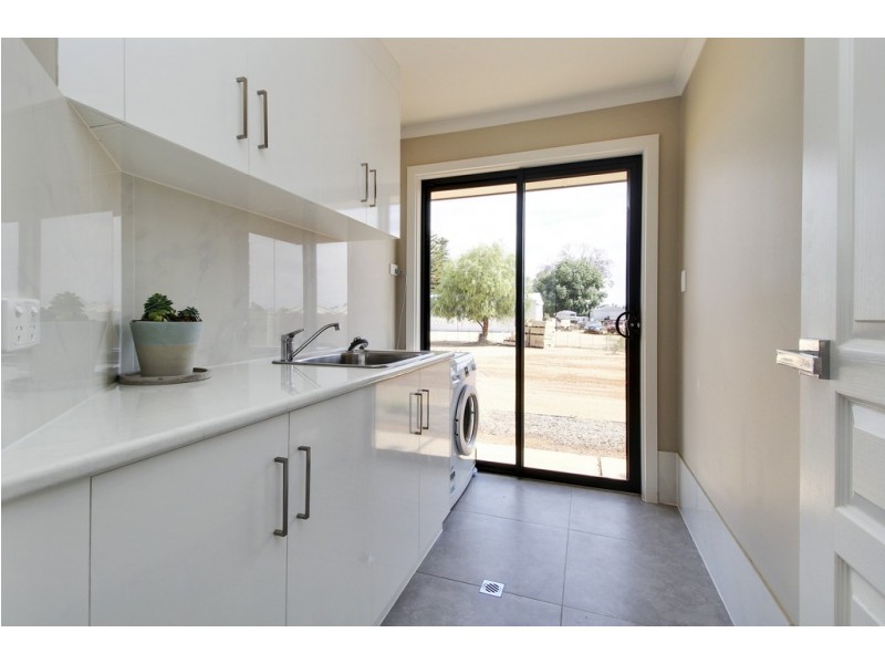 402 BALFOUR OGILVY AVENUE, Loxton North SA 5333