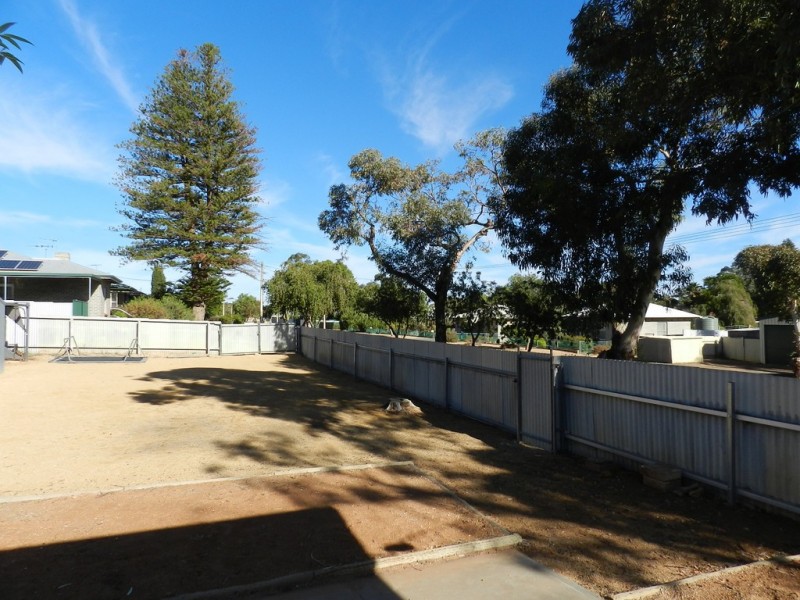 11 Hawdon Street, Barmera SA 5345