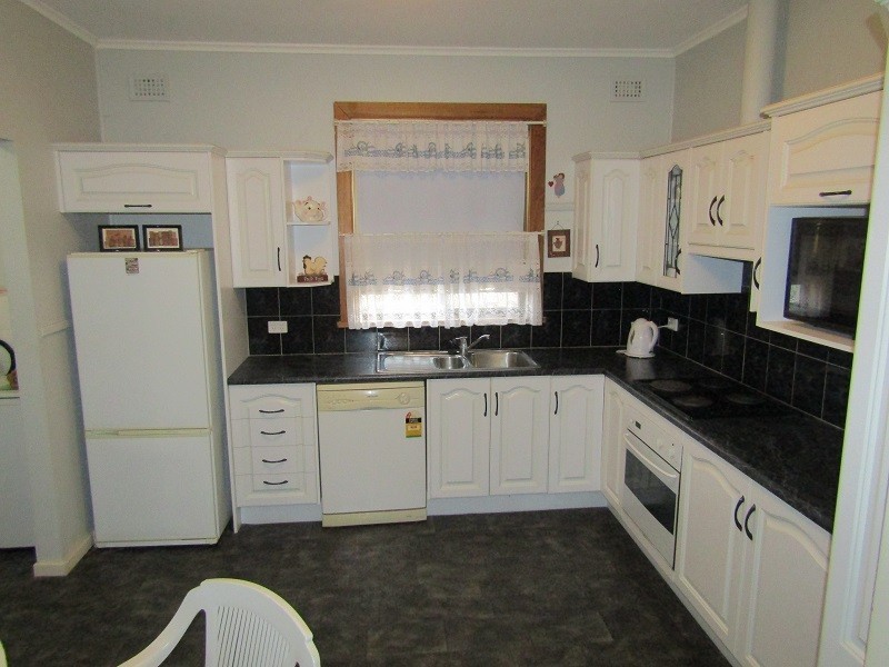 16 West Terrace, Blanchetown SA 5357