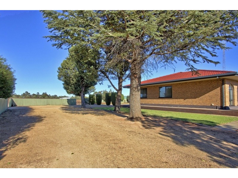 696 Old Sturt Highway, Glossop SA 5344