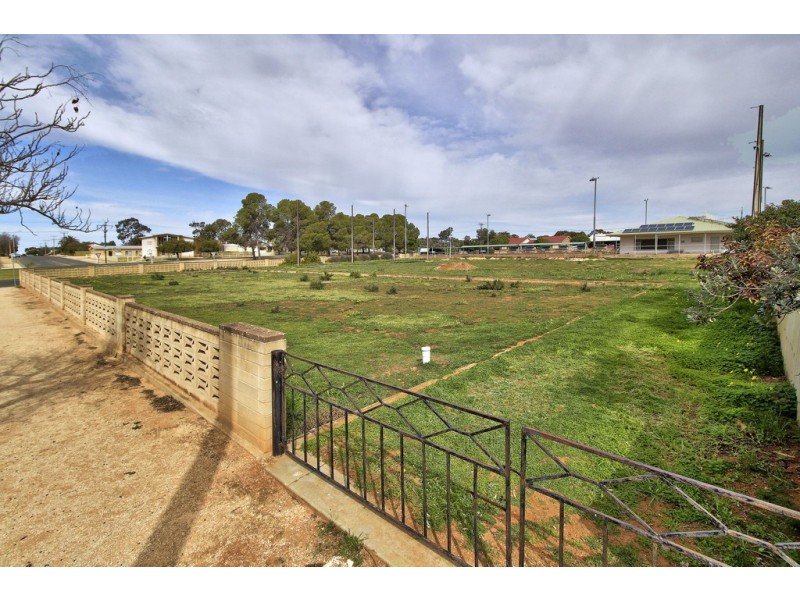 2 Bookpurnong terrace, Loxton SA 5333