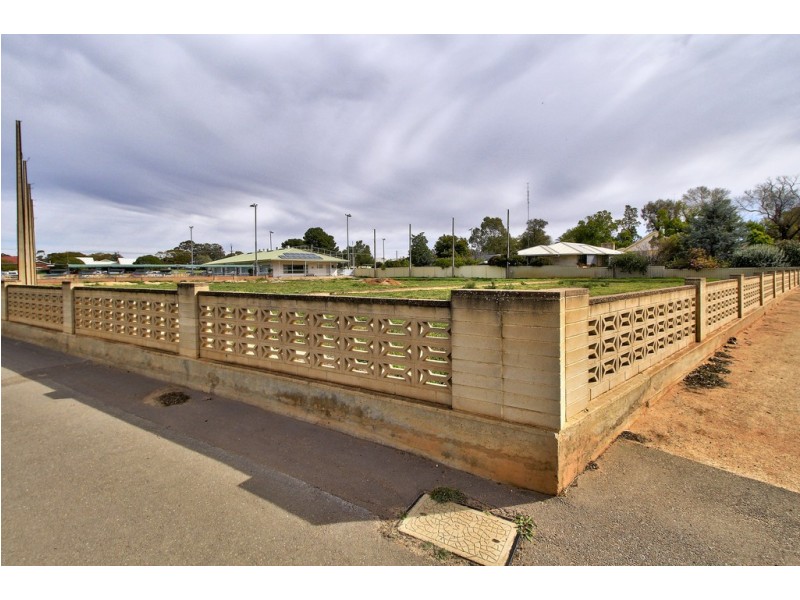 2 Bookpurnong terrace, Loxton SA 5333